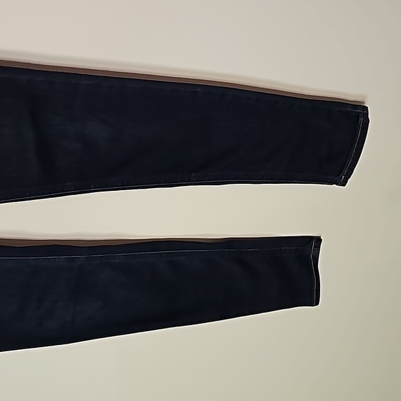 Hollister dark wash 26x29 low rise skinny jeans - Picture 3 of 7